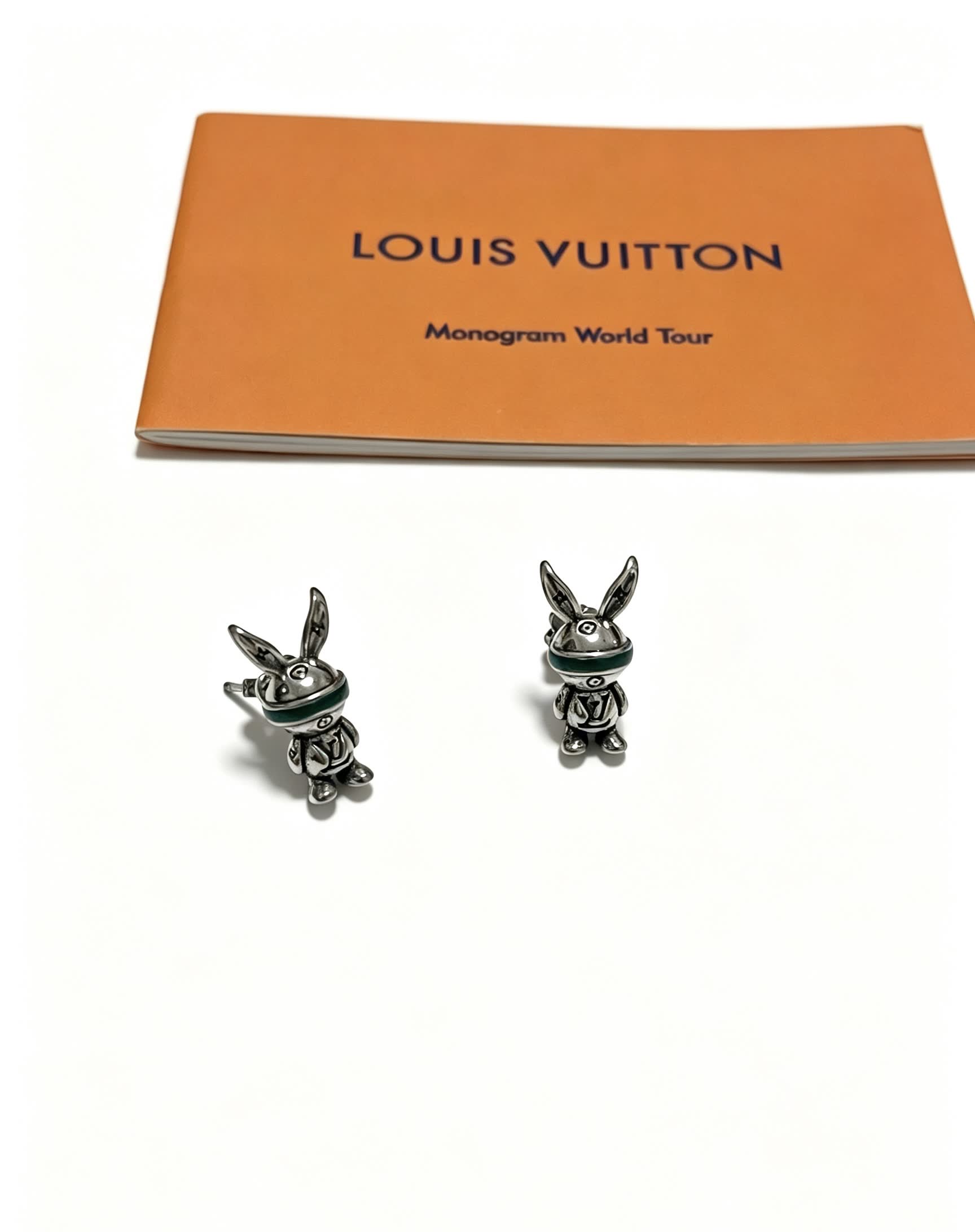 Louis Vuitton Miroir de Carte with Miroir de Carte M Mouse Earrings Louis Vuitton Miroir de Carte with Miroir de Carte M Mouse Earrings